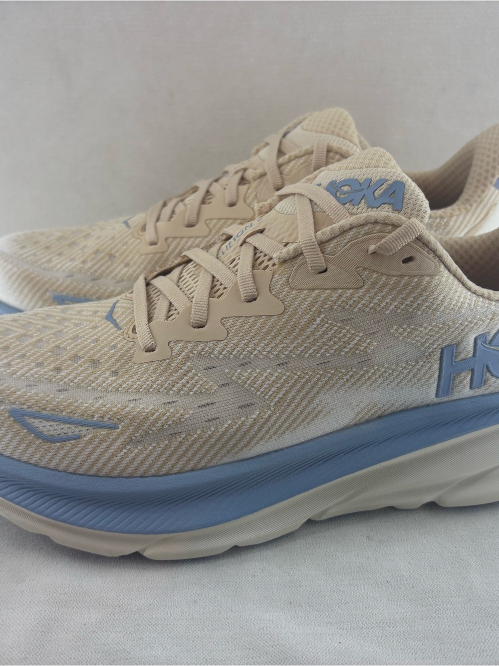 Hoka Clifton 9 Beige  Men's Running Shoes size 10D / 44 NEW